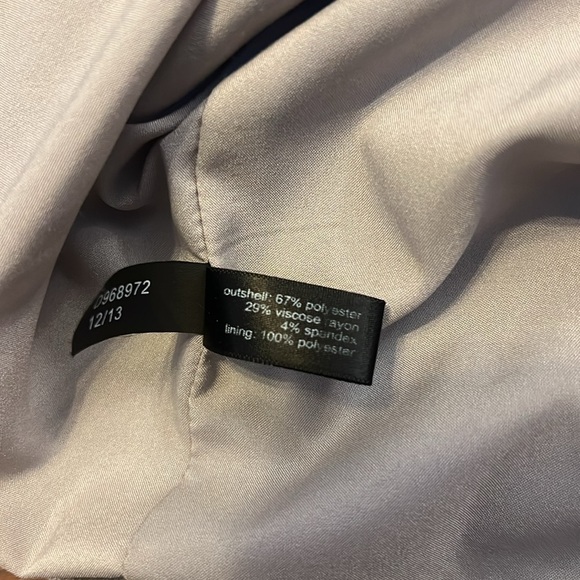 The Limited Elegant Viscose and Spandex Fitted Waist Midi Dress, Sz. 2. - Picture 9 of 9